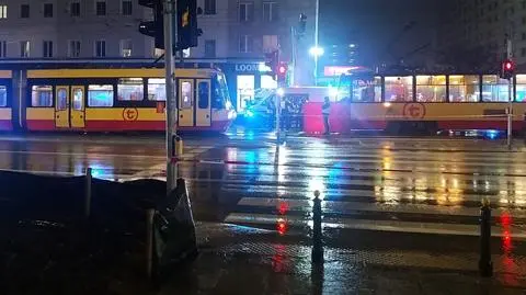 Wypadek w centrum Warszawy. Tramwaj śmiertelnie potrącił pieszą 