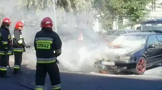 Pożar auta na placu Trzech Krzyży 