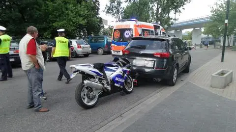 Motocyklista wjechał w subaru