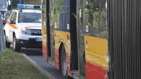 Autobus zderzył się z tramwajem. Kolizja na Marszałkowskiej