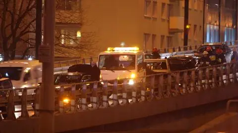 Trzy rozbite auta przy dworcu Centralnym