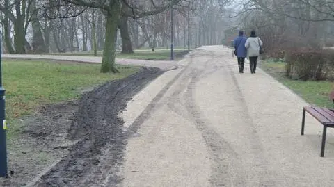 Policja zdziwiona pretensjami o trawniki. Ratusz chce zwrotu kosztów