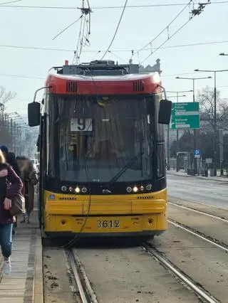 Zerwana trakcja na rondzie de Gaulle'a 