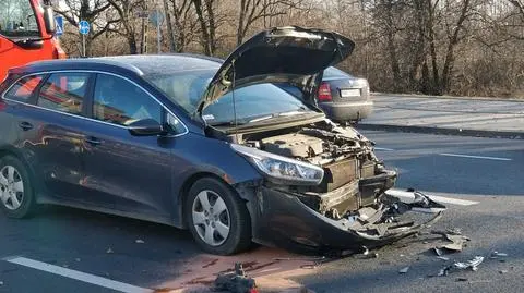 Wypadek na Białołęce. "Jedna osoba ranna"