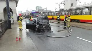 Na moście Poniatowskiego doszło do pożaru auta