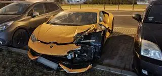 Rozbite lamborghini odnaleziono na parkingu na Odolanach