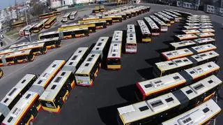 W dni powszednie w Warszawie w godzinach szczytu na ulice wyjeżdża około 1500 autobusów