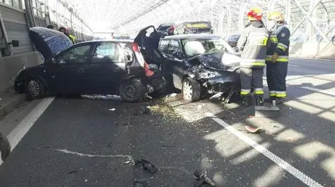 Wypadek w tunelach na Trasie AK