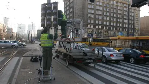 Wieszają nowe światła. "Nie trzeba wysyłać tam policjantów"