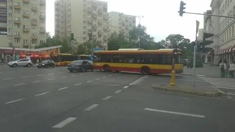 Autobus w poprzek Sobieskiego