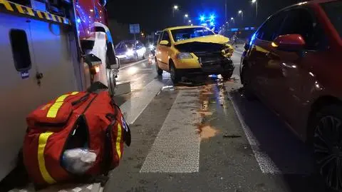 Najechanie na Modlińskiej. Dwie osoby trafiły do szpitala