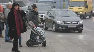 Zepsuty autobus na torowisku 