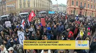 Uczestnicy marszu zatrzymywali się przed kościołami