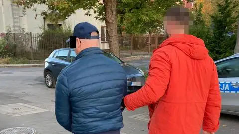 W trzy miesiące "dług" urósł z 20 do 390 tysięcy. Mężczyzna został pobity, zatrzymano trzy osoby