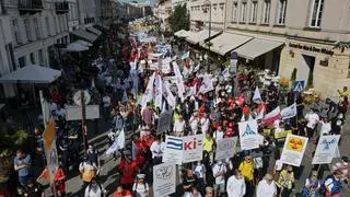 Protest pracowników ochrony zdrowia w Warszawie