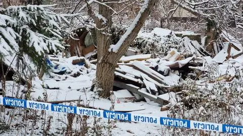 Altana zawaliła się podczas prac porządkowych. Zginęła kobieta, operator koparki usłyszał zarzut