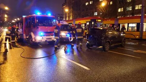 Zderzenie osobówki z tramwajem na Grójeckiej