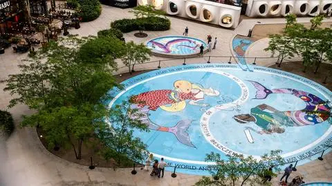 Przed wieżowcem powstał znikający mural. Jak go zobaczyć?