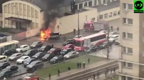 Pożar samochodu przy Towarowej. "Zdążył zjechać do zatoczki"