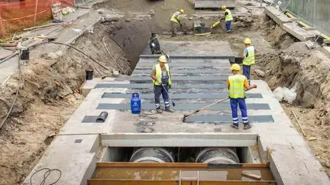 Przebudowa sieci ciepłowniczej na Mokotowie, frezowanie na Woli