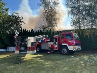 Strażacy dogaszają pożar w Sulejówku 