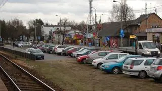 W Michalinie istniejący parking szybko okazał się niewystarczający - fot. tvnwarszawa.pl