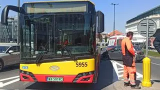 Zderzenie z udziałem autobusu miejskiego na placu Piłsudskiego