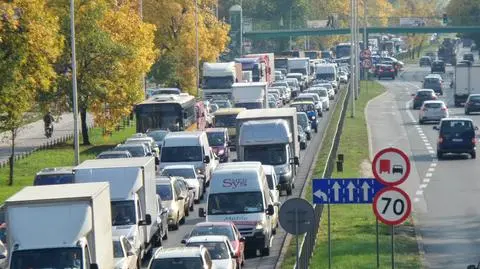 Zderzenie dwóch BMW. Ogromne korki na Czerniakowskiej