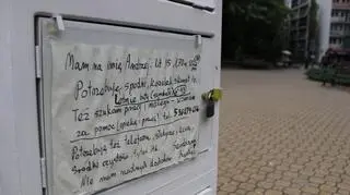 Proszą o artykuły spożywcze, ubrania i pracę