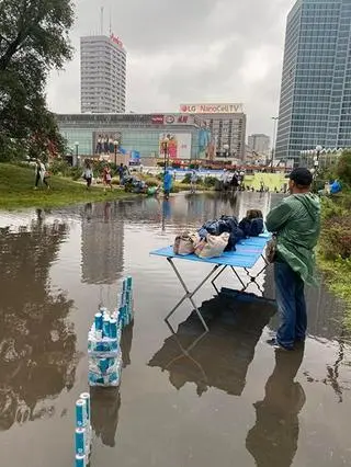 Zalane tereny przy Pałacu Kultury