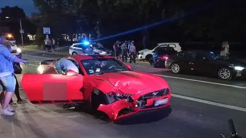 Zderzenie trzech aut na Białołęce. Policja ustala okoliczności