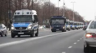 Policjanci jadą na mecz