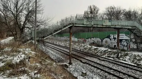 Rozpadającą się kładkę zamknęli pięć lat temu. Trzecie podejście do rozbiórki