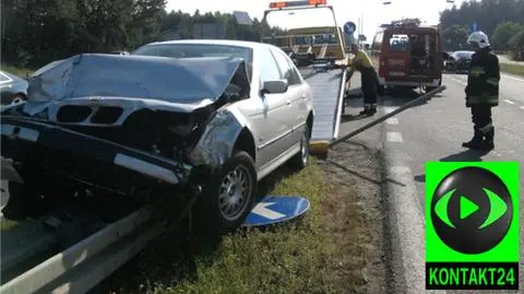 Śmiertelny wypadek na "ósemce". Auto na barierce