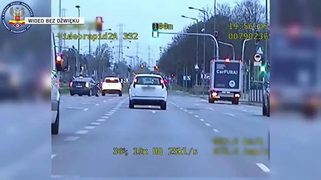 Policjanci w bagażniku znaleźli podróżującego