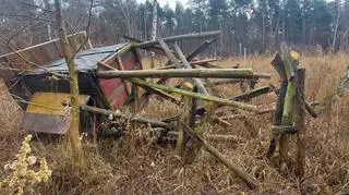 Ktoś zniszczył ambony strzeleckie w nadleśnictwie Jabłonna