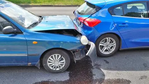 Zderzenie trzech samochodów. "Kierowca miał ponad 2,5 promila"