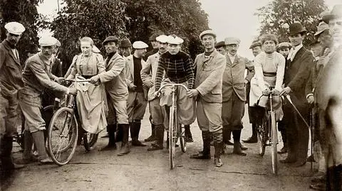 Wariat, lucyper, czarownica. Cykliści jadą na majówkę