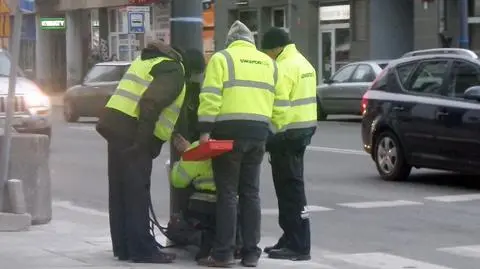 Awaria sygnalizacji na Żelaznej. "Nerwowo, kierowcy trąbią"