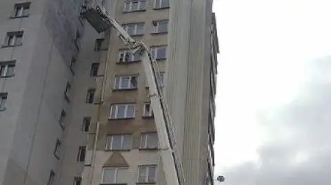 Wiatr zerwał elewację