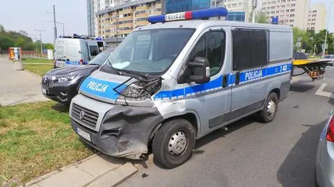 Radiowóz zderzył się z autem osobowym. Jedna osoba ranna