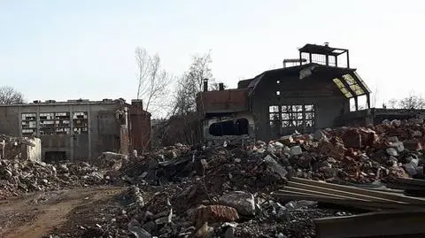 Wyburzali zabytkowe hale w Ursusie. Deweloper twierdzi, że same się zawaliły