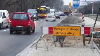 Układanie chodników na Wólczyńskiej