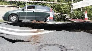 Zapadlisko przy ulicy Elbląskiej 65