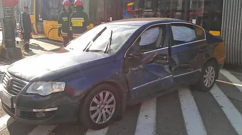 Volkswagen zderzył się z "33".  Wstrzymano ruch w obie strony