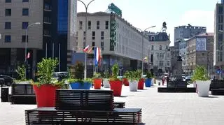 Plac Powstańców Warszawy czeka na pierwszych spacerowiczów