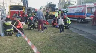 Autobus zderzył się z tramwajem na Marszałkowskiej