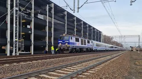 Tragedia przy stacji Ursus-Niedźwiadek. Nie żyje mężczyzna potrącony przez pociąg