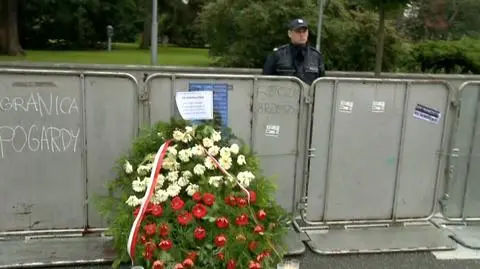 Sejm wciąż otoczony barierkami. Wujec: to jest coś skandalicznego