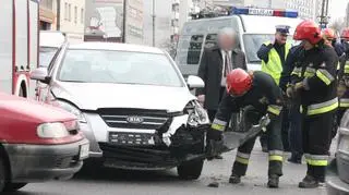 Zderzenie aut w al. Solidarności. Jedna osoba ranna